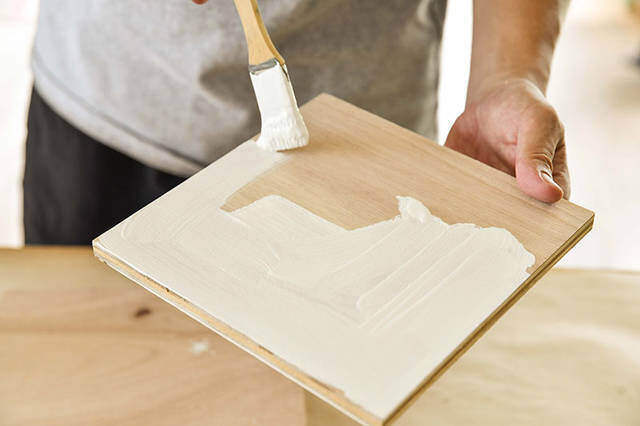 夜キャンプの“光る表札”！テントを見分けるベースサインをDIY