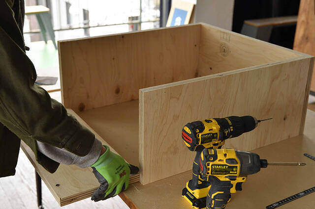 畳んで収納、開いてカフェに!収納力も抜群な移動式バタフライテーブルをDIY