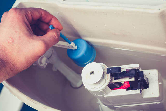 トイレレバーの交換や修理は自分でできる?レバーの交換方法と目安の費用