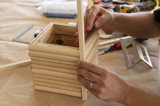 植物をインテリアへ変える。陰影が美しいプランターカバーをDIY