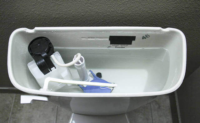突然起きるトイレの水漏れ!修理までの応急処置法をご紹介!
