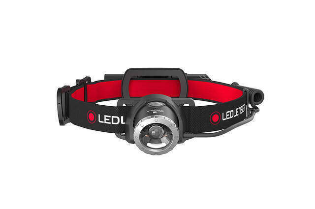 アウトドアに必須なヘッドライト22選！キャンプにハイキングにも！