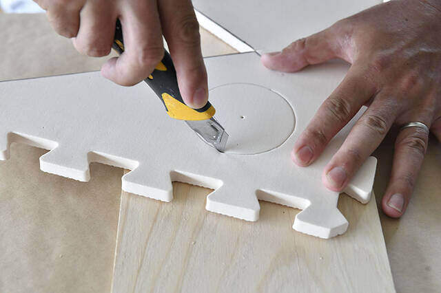 材料費は¥1000でOK。使い終わったマットで個性派ドリッパースタンドをDIY