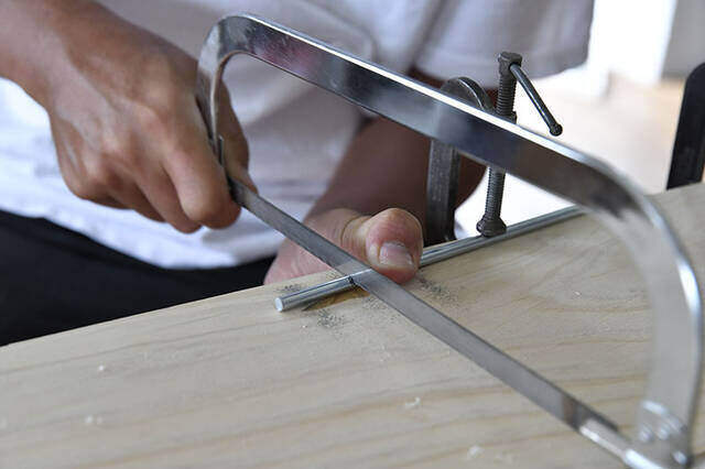 材料費は¥1000でOK。使い終わったマットで個性派ドリッパースタンドをDIY