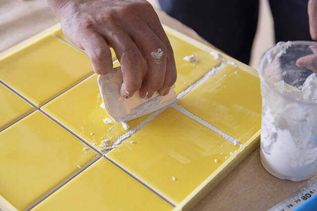 暮らしを上げるタイル天板。海外ライクなサイドテーブルをDIY