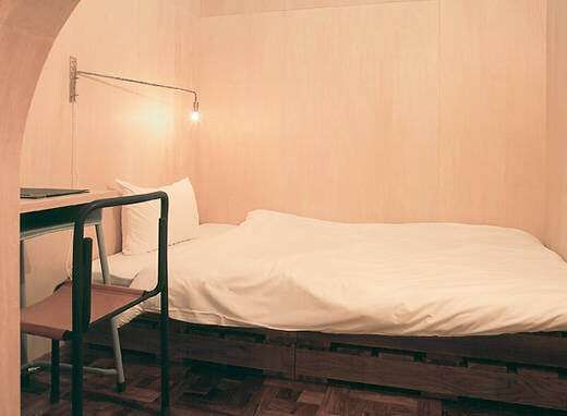 ホステル ×カフェ×食品加工場！リノベで築50年の古さを楽しむイワシビル