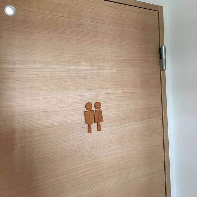 いつもの扉が見違える!おしゃれなトイレサインプレートをDIY!