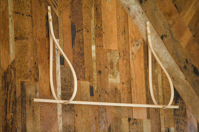 作り方は“曲げるだけ”!?どこでも・なんでも掛けられる超便利なハンガーフックをDIY