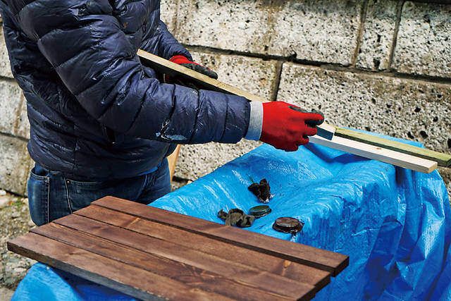 持ち運びも簡単なキャンプの味方!フォールディングテーブルをDIY!