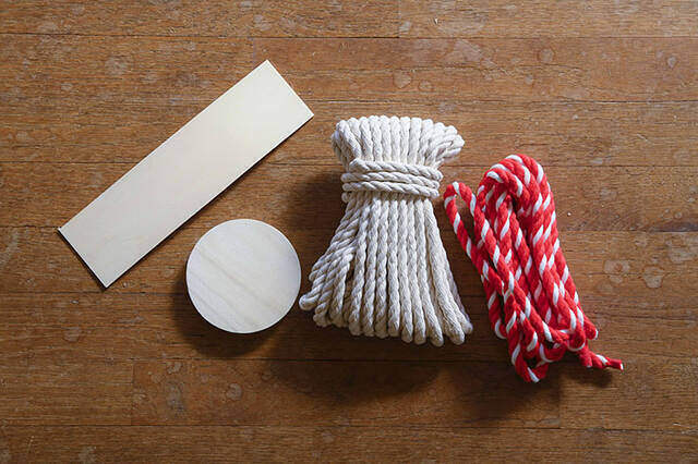 ホームパーティの名脇役!テーブルに華を添える紅白コースターをDIY