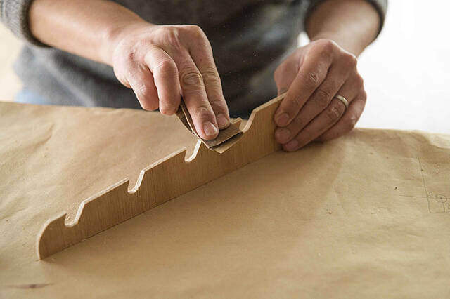 材料費0円の名作が誕生!来客時に壁から飛び出す魔法のハンガーフックをDIY