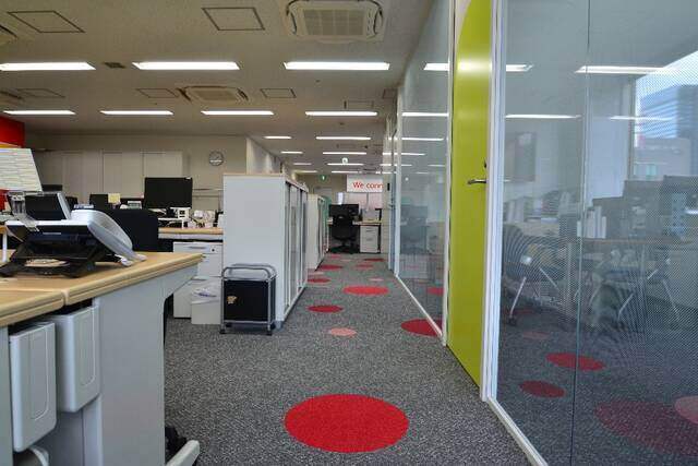 オフィスは床でイメージが変わる! 使用される床材や事例を紹介