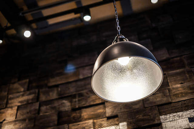 キッチンの照明器具を交換したい!外し方・取付方法をご紹介!