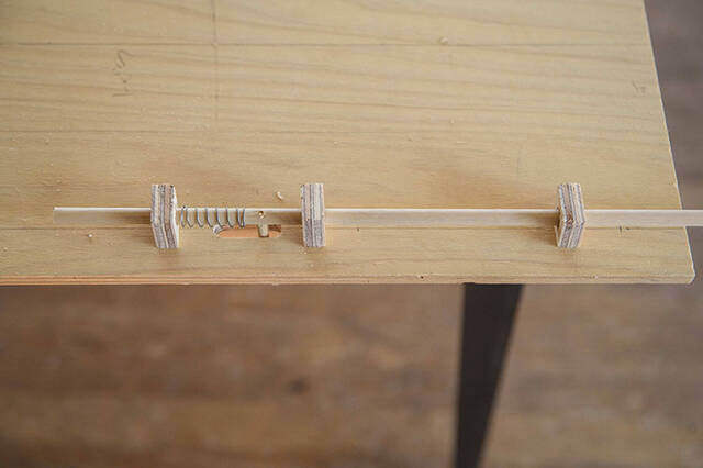 お部屋に春(スプリング)到来!バネを活用した技アリ収納棚をDIY