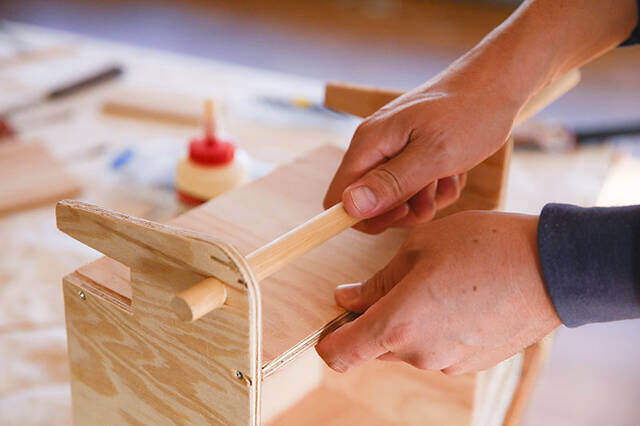 机や棚に“ちょい足し”DIY！？欲しい所に欲しい物を置ける超・便利レシピが登場