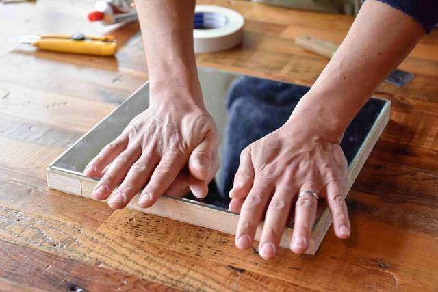 50年前の鏡をアップサイクル！モダンなミラーにアップデート