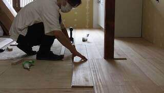 寝転びたくなる床作り！築50年の古民家で暖かみのある桐の床をDIY | DIYer(s)│リノベと暮らしとDIY。