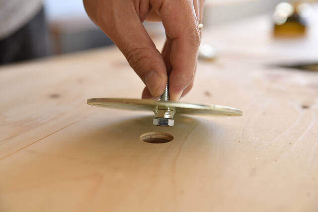 この脚、材料は