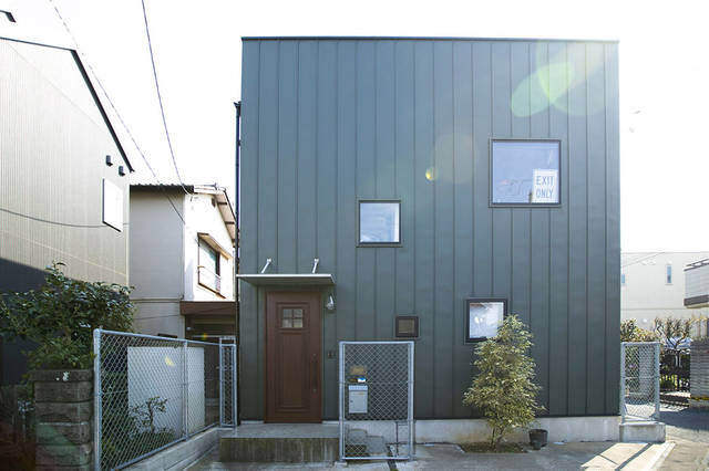 古材とエイジングで作るインテリア。アメリカを感じるキューブハウス