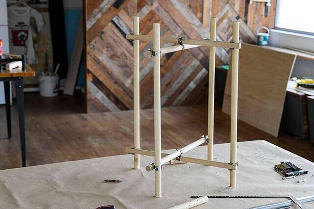 園芸コーナーにもDIYのヒントあり!“クロスクリップ”を使ったアジアンなサイドテーブル