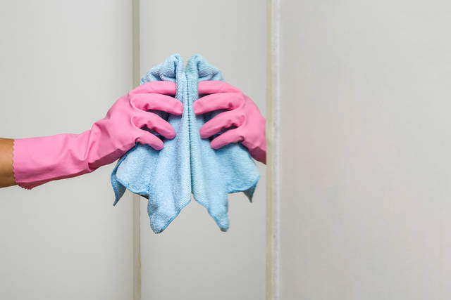 お風呂の鏡交換はいくらかかる?自分でできるの?依頼の予算とDIY方法!
