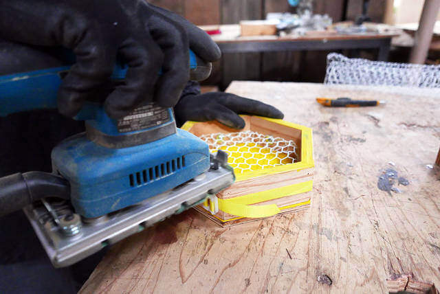 ハニカムデザインで洒落度アップ！壁掛けプランターの作り方！