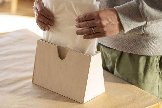 秘密はこの“M字”!アイラップの構造でゴミ袋ホルダーをDIY