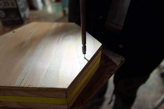 ハニカムデザインで洒落度アップ！壁掛けプランターの作り方！