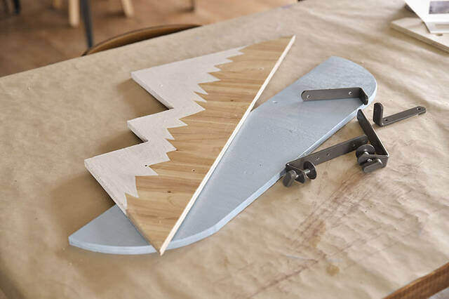 2枚の板がここまで化ける！“IKEAクランプ”を使った超簡単な壁掛けラックDIY