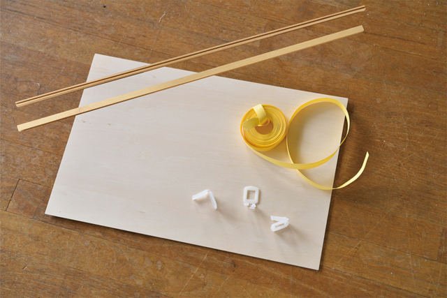 ベニヤ板曲げられるって知ってた?一枚の板でミニマルな壁掛けラックをDIY
