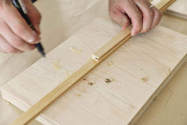 3つの木材で簡単スッキリ！開け閉め楽々なスライドドアラックをDIY！