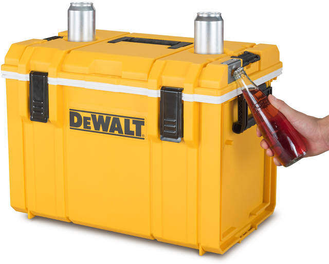 クーラーボックスもプロ仕様の時代に!?DEWALTから超タフ・高性能モデル登場！