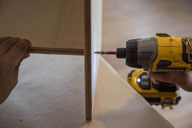 材料費3000円以下で家具作り!飾って片付くディスプレイラックをDIY!