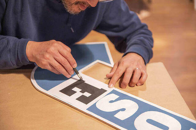 海外映画っぽい“アレ”を再現!ホームセンター出身の本格派壁づけサインをDIY