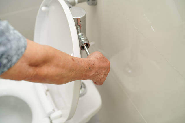 トイレレバーの交換や修理は自分でできる?レバーの交換方法と目安の費用