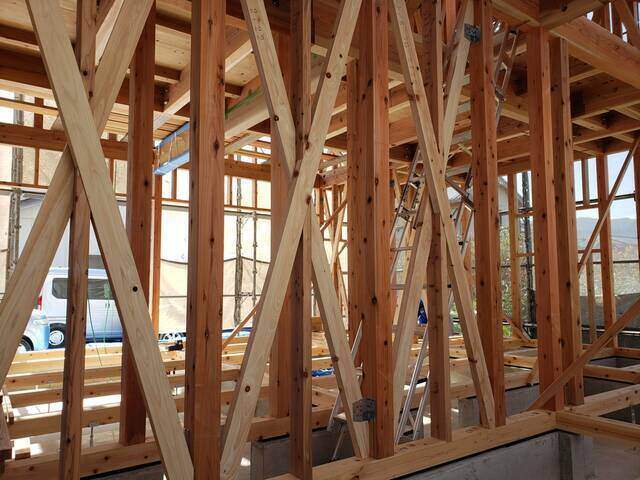 筋交いをおしゃれに活かして抜けない壁と柱を有効活用