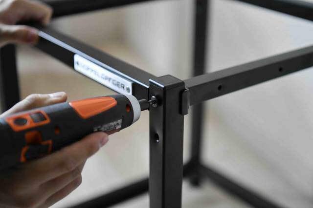 2×4材を載せたら即・完成！レイアウト自在なアイアンシェルフIQ！