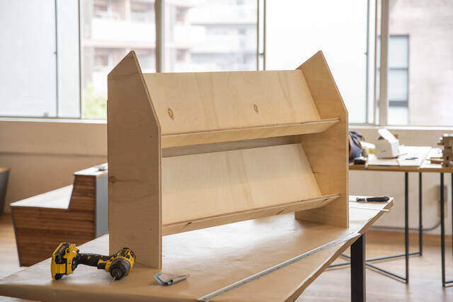 材料費3000円以下で家具作り!飾って片付くディスプレイラックをDIY!