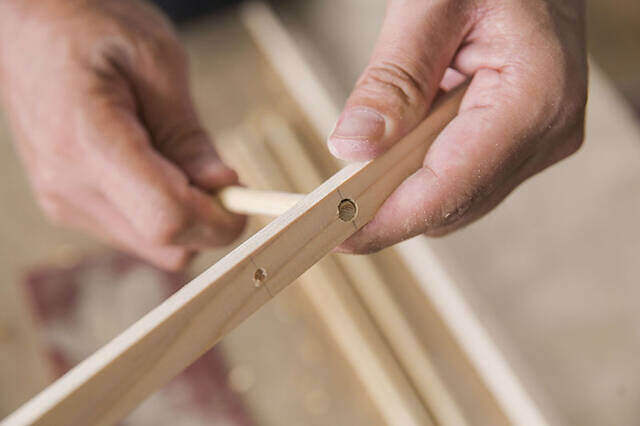 “仕舞えるだけ”の収納で満足?汚れも防げる超快適サイドテーブルをDIY