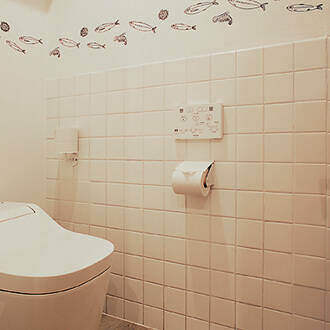 ホステル ×カフェ×食品加工場！リノベで築50年の古さを楽しむイワシビル