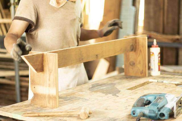 たった4枚の板でベンチが完成！侘び寂びを感じる和モダン家具