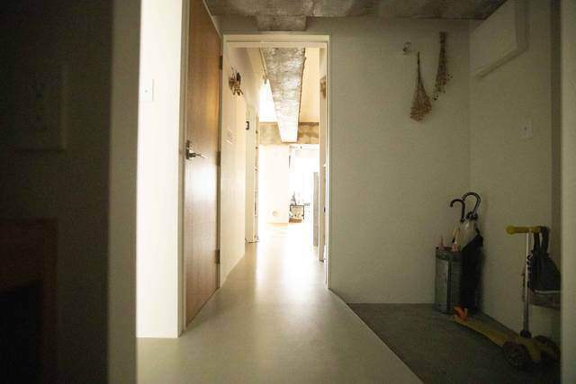 生活動線も思いのまま!コンクリート×アンティークで魅せるリノベーション。