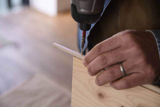 お部屋に春(スプリング)到来!バネを活用した技アリ収納棚をDIY