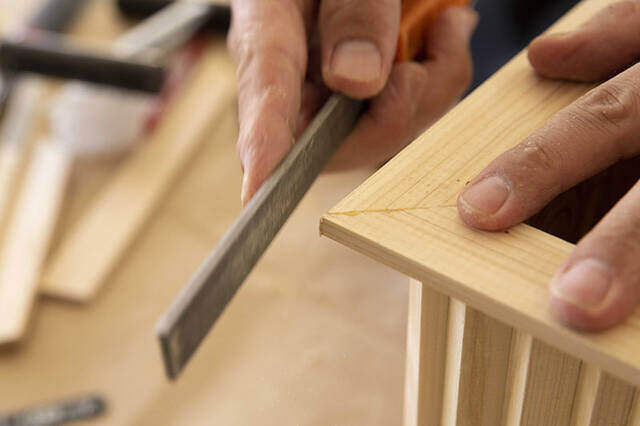 植物をインテリアへ変える。陰影が美しいプランターカバーをDIY