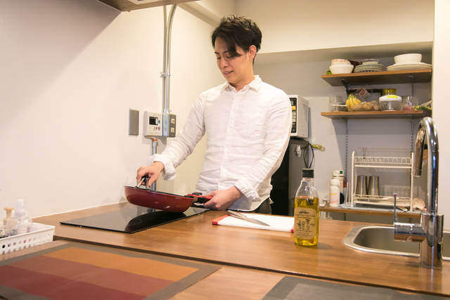 異国のホテル感を演出するのはタイル床!シックな雰囲気にこだわり抜いたリノベ部屋