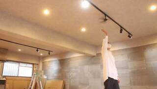 いよいよ内装は最終章!照明と巾木を設置して玄関の上がり框をDIY | カシワバラさんの暮らし。