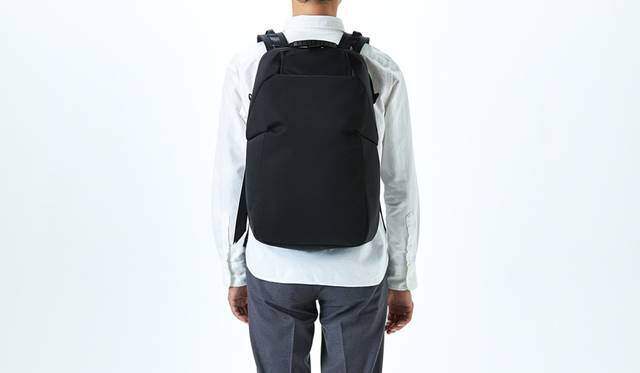 バックパックを買うと機能的なサコッシュが貰えるチャンスです！！