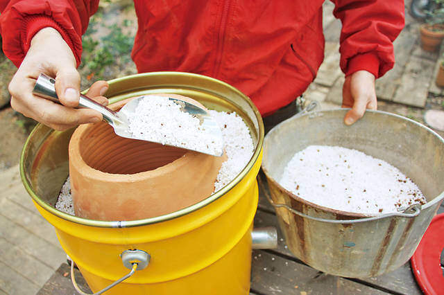 火を愉しむDIY!素焼きの鉢でタンドール窯作り!