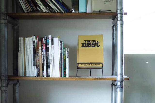 古材とエイジングで作るインテリア。アメリカを感じるキューブハウス