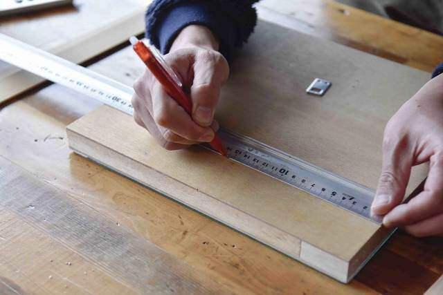 50年前の鏡をアップサイクル！モダンなミラーにアップデート